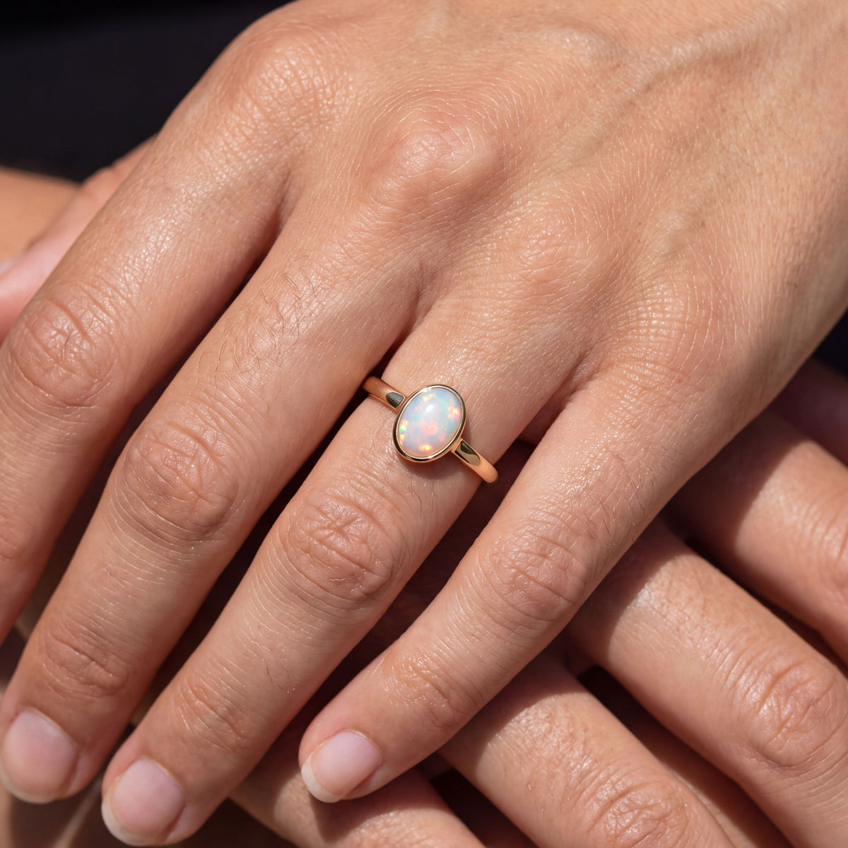 True Flame Oval Ring White Opal Or