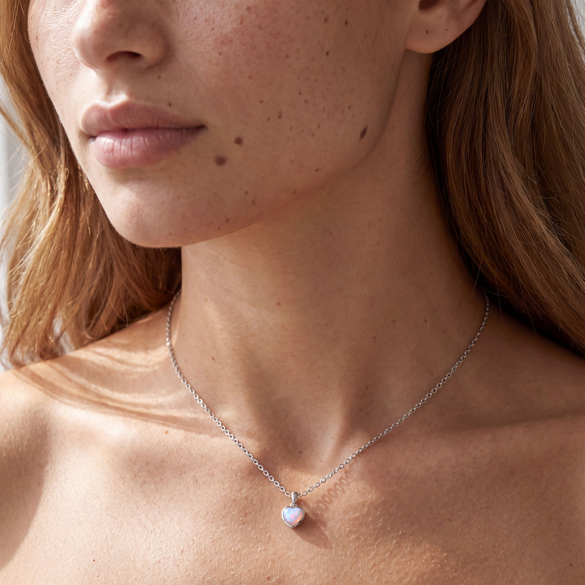True Flame – Collier cœur, opale blanche, argent
