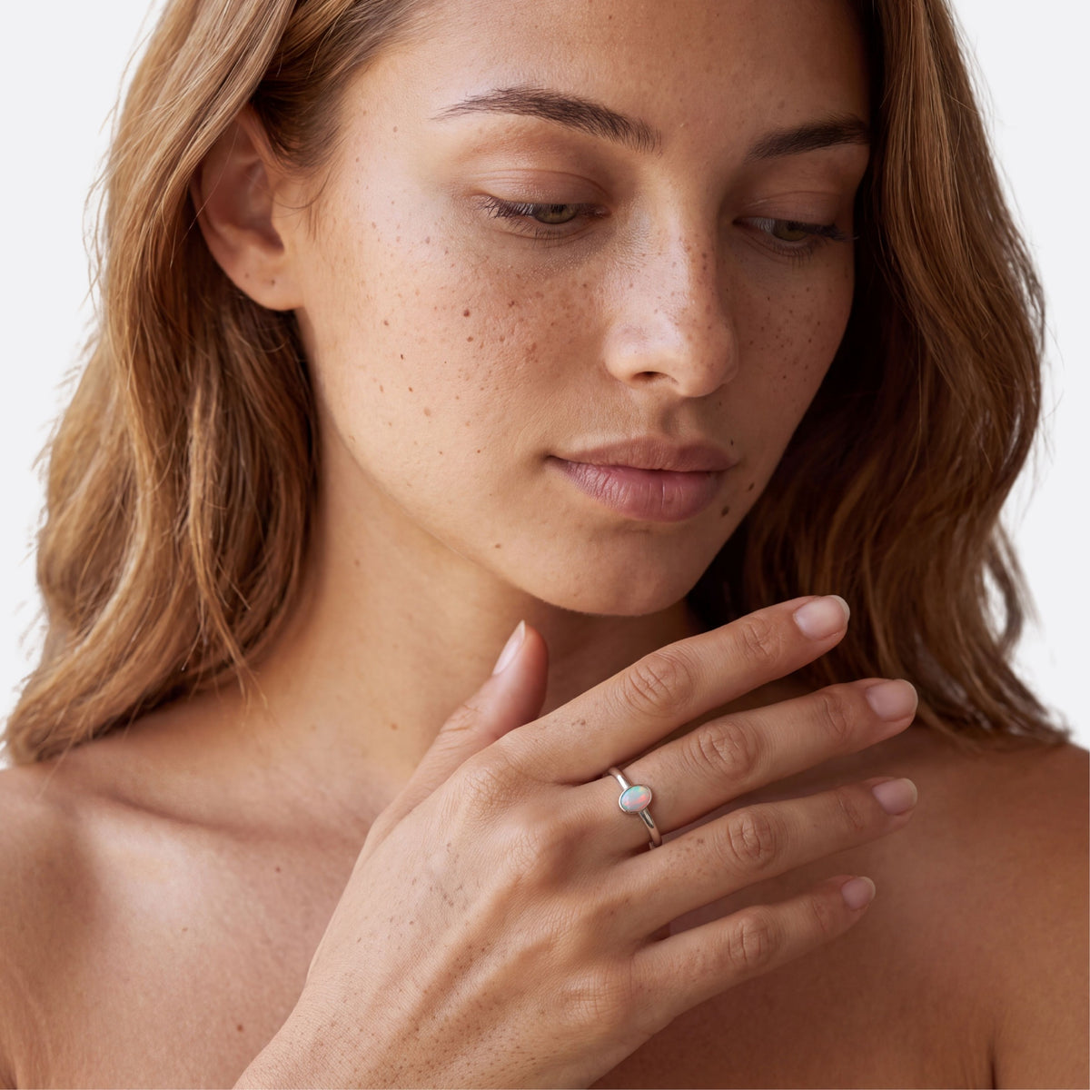 True Flame – Bague ovale, opale blanche, argent