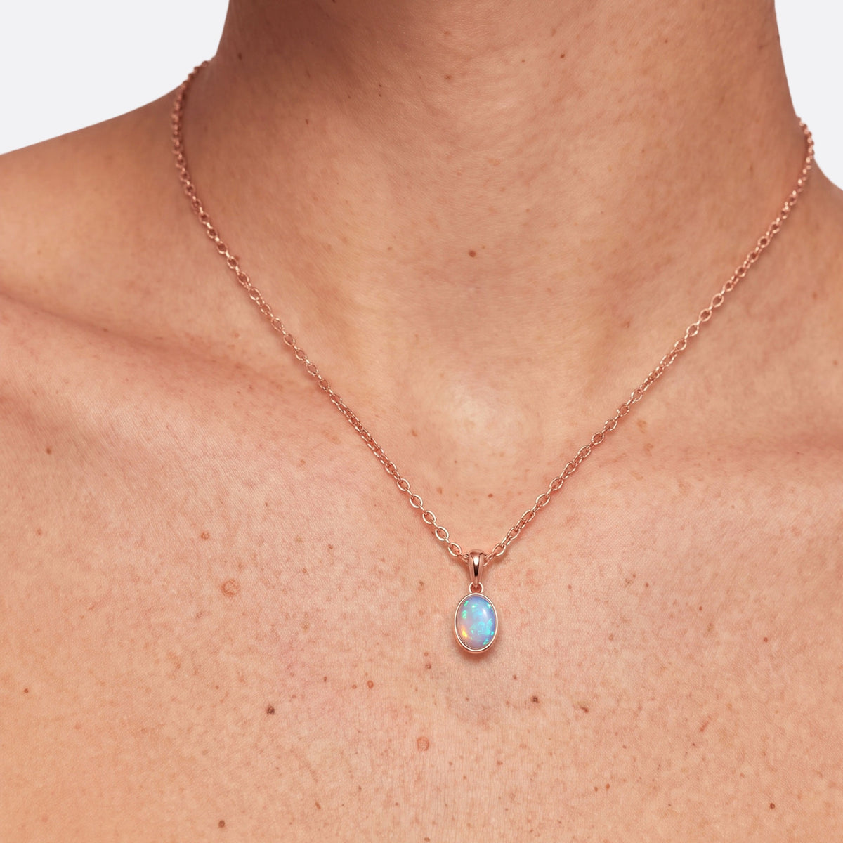 True Flame – Collier ovale, opale cristal, argent doré rose