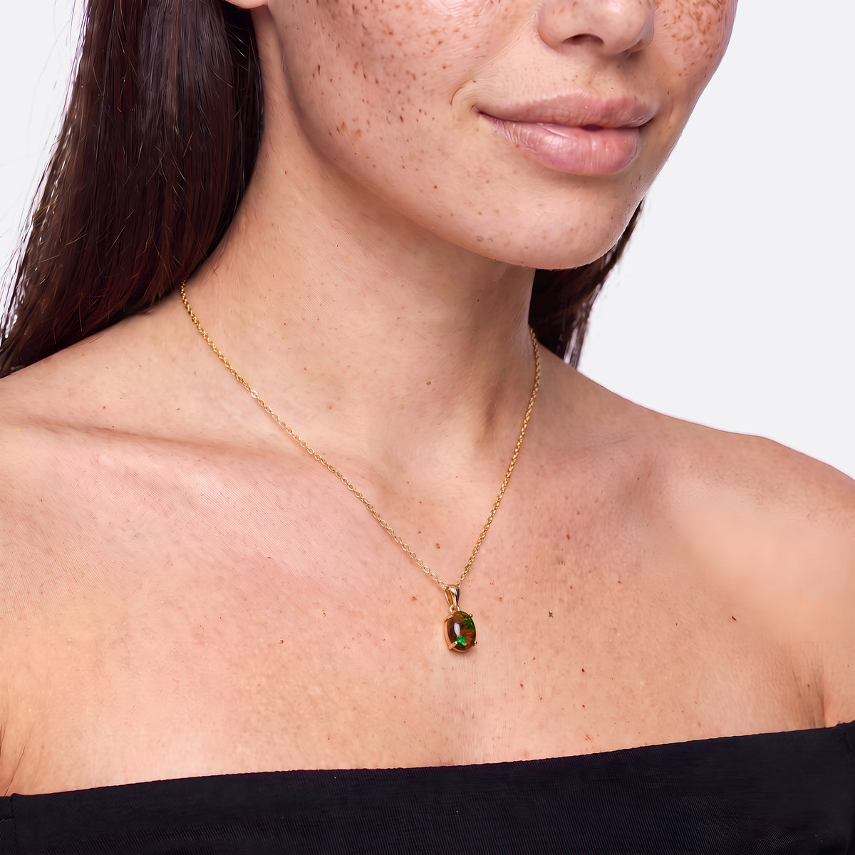 Opal-Kette 14K Gold, Boulder-Opal, getragen, mittlere Ansicht