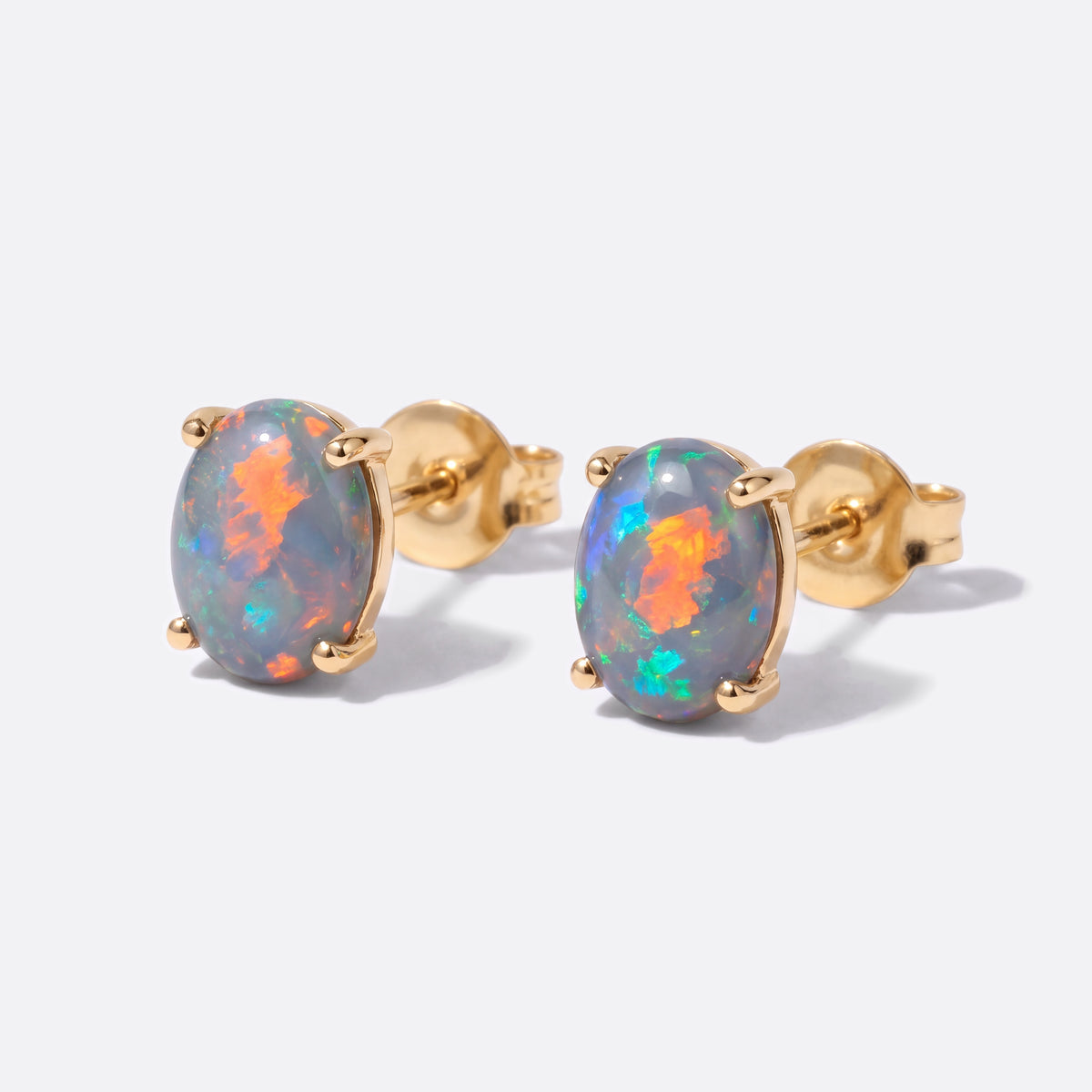 Opal-Ohrstecker 14K Gold, Semi-Black-Opal aus Lightning Ridge, seitlich