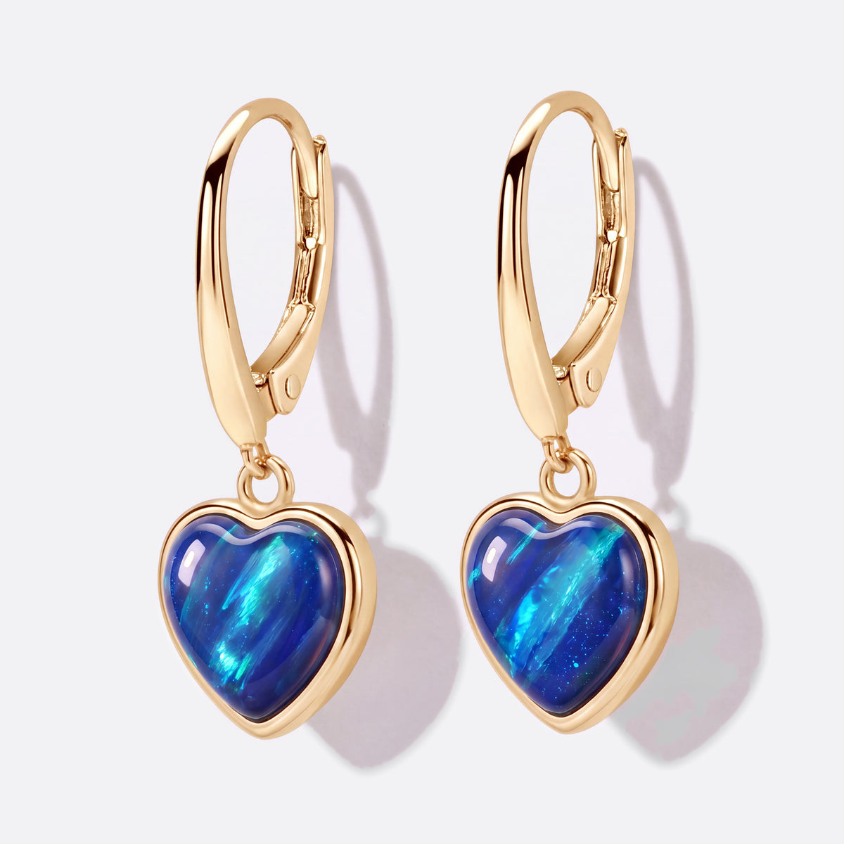 Heart of Fire Ohrhänger vergoldet Seitenansicht mit Klappbügel und Opal-Triplette