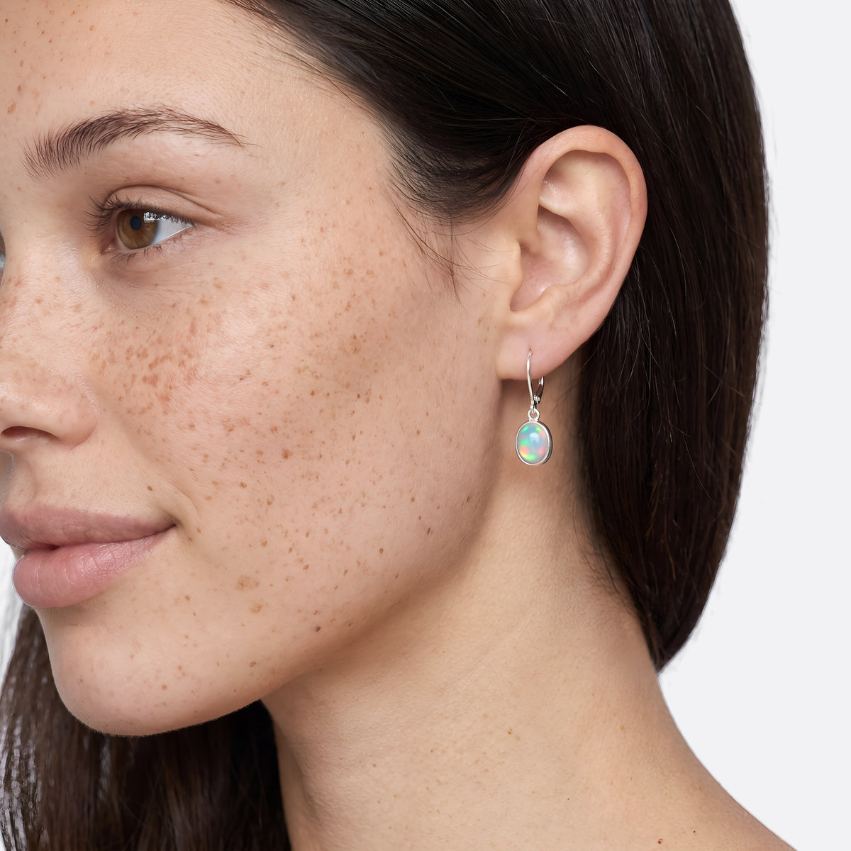 Opal-Ohrhänger 925 Silber, Welo-Opal, getragen, mittlere Ansicht