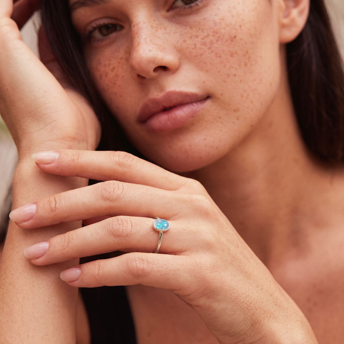 True Flame Oval Ring Crystal Opal Argent