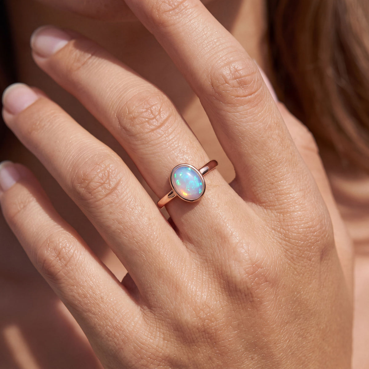 True Flame Oval Ring Crystal Opal Or rose