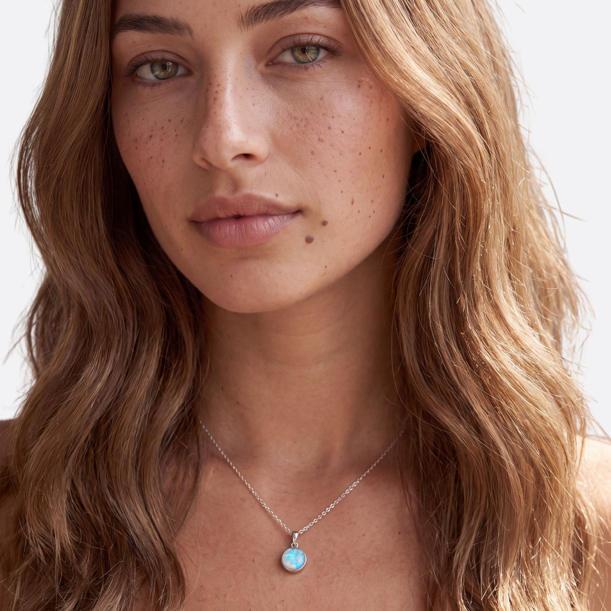 True Flame Round Necklace Crystal Opal Argent