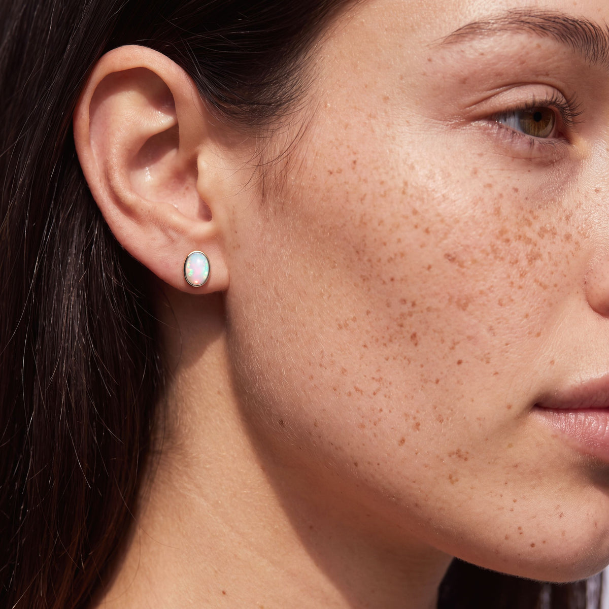 True Flame Oval Earrings White Opal Argent