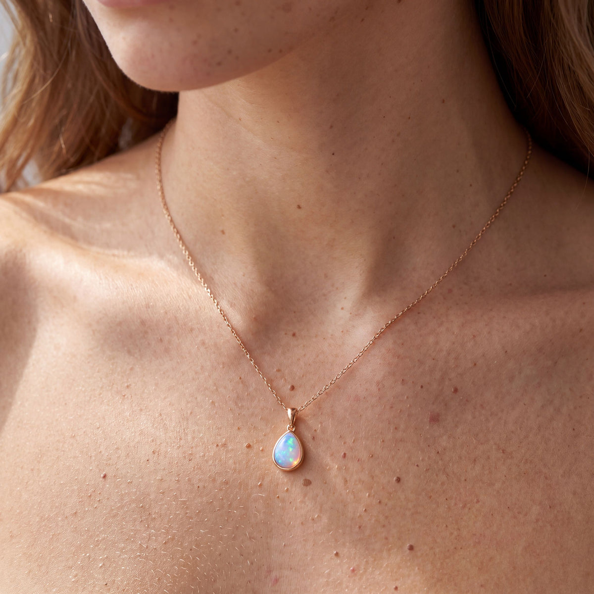 True Flame Pear Necklace Crystal Opal Or rose