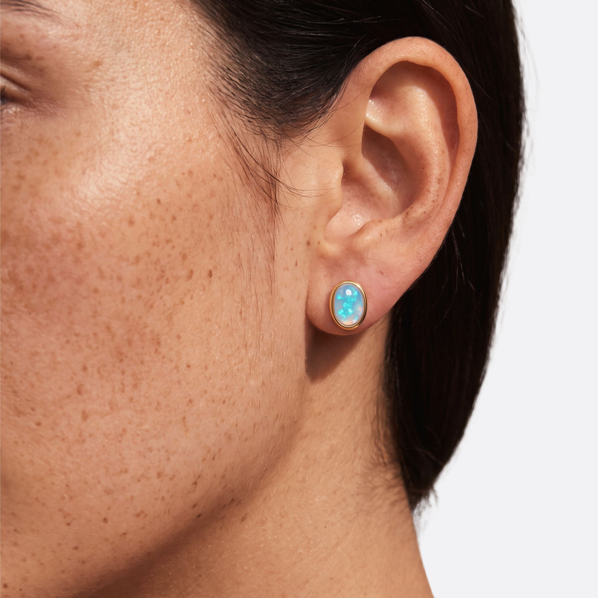 True Flame Oval Earrings Crystal Opal Or