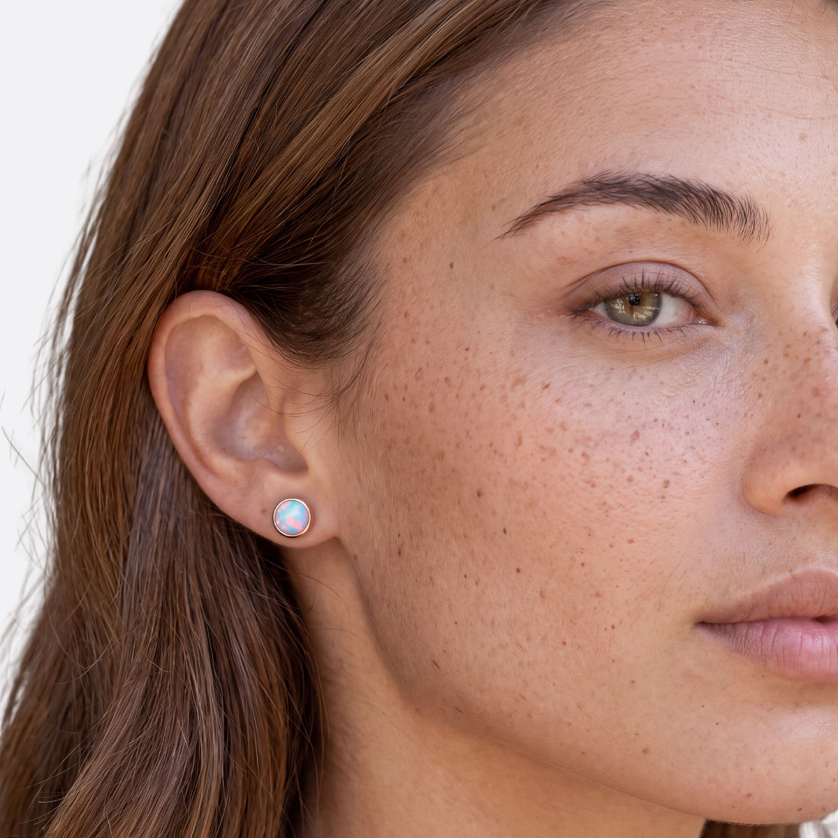 True Flame Round Earrings White Opal Or rose