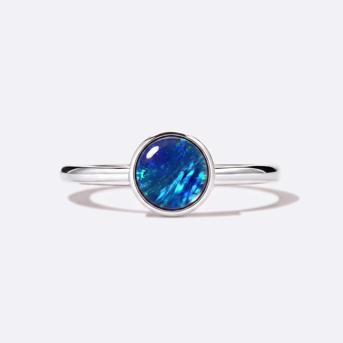 Circle of Flame Opal-Ring Blau-Grün, runder Opal (Triplette) in 925 Silber, Ansicht vorne