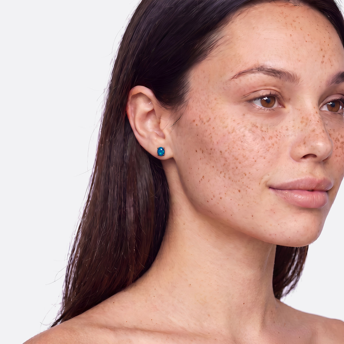 Opal-Ohrstecker 14K Gold, schwarzer Opal, getragen, mittlere Ansicht